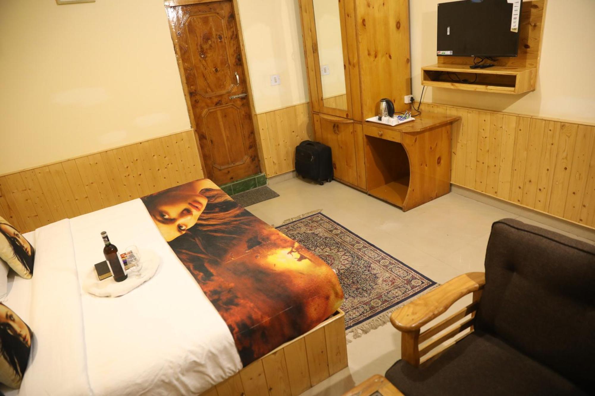 Hotel Purnima Riverside กาซอล ภายนอก รูปภาพ